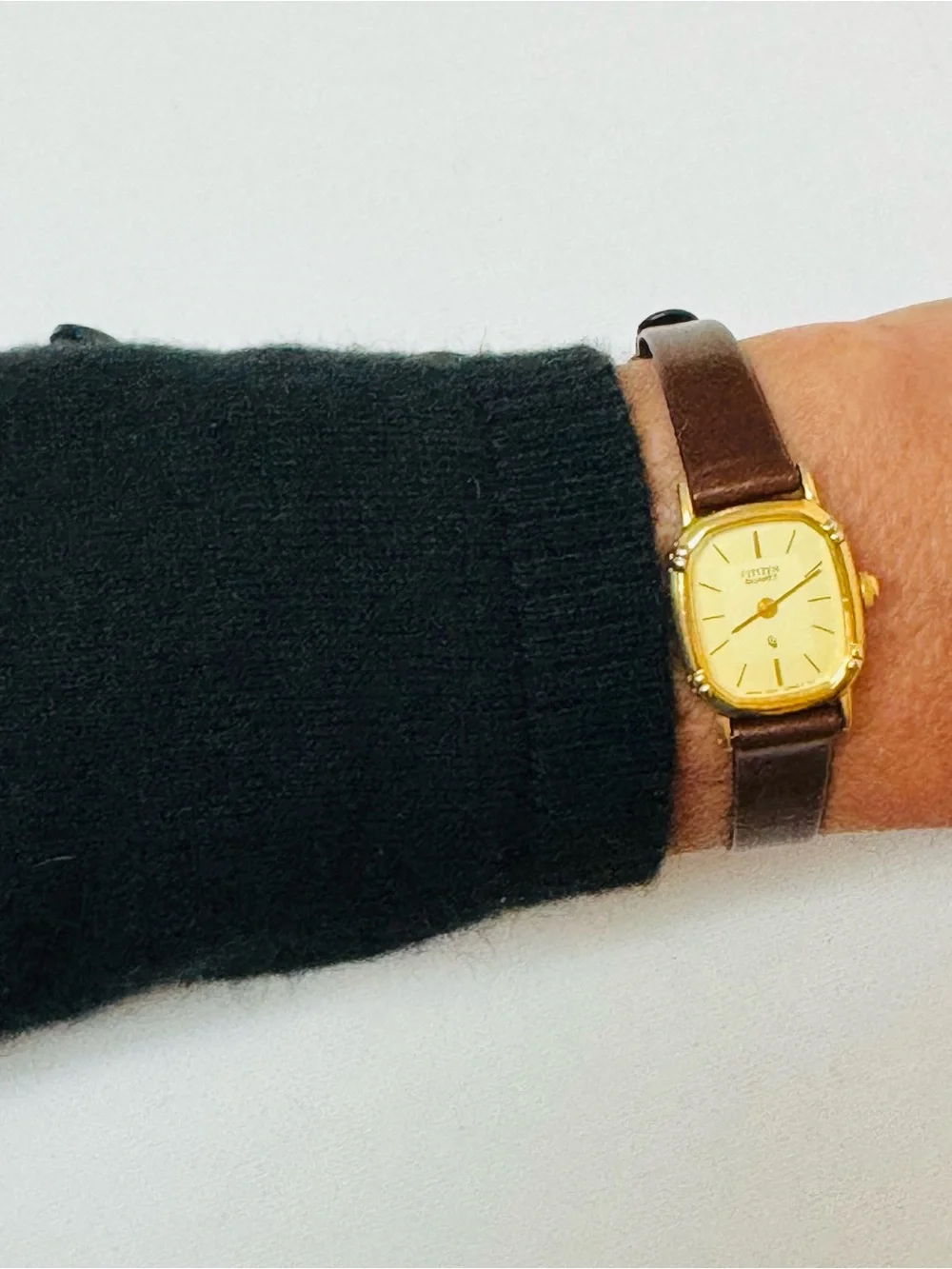 Vintage Citizen Women's Elegant Cut Corner Tank Watch Gold Leather 1000-108795
